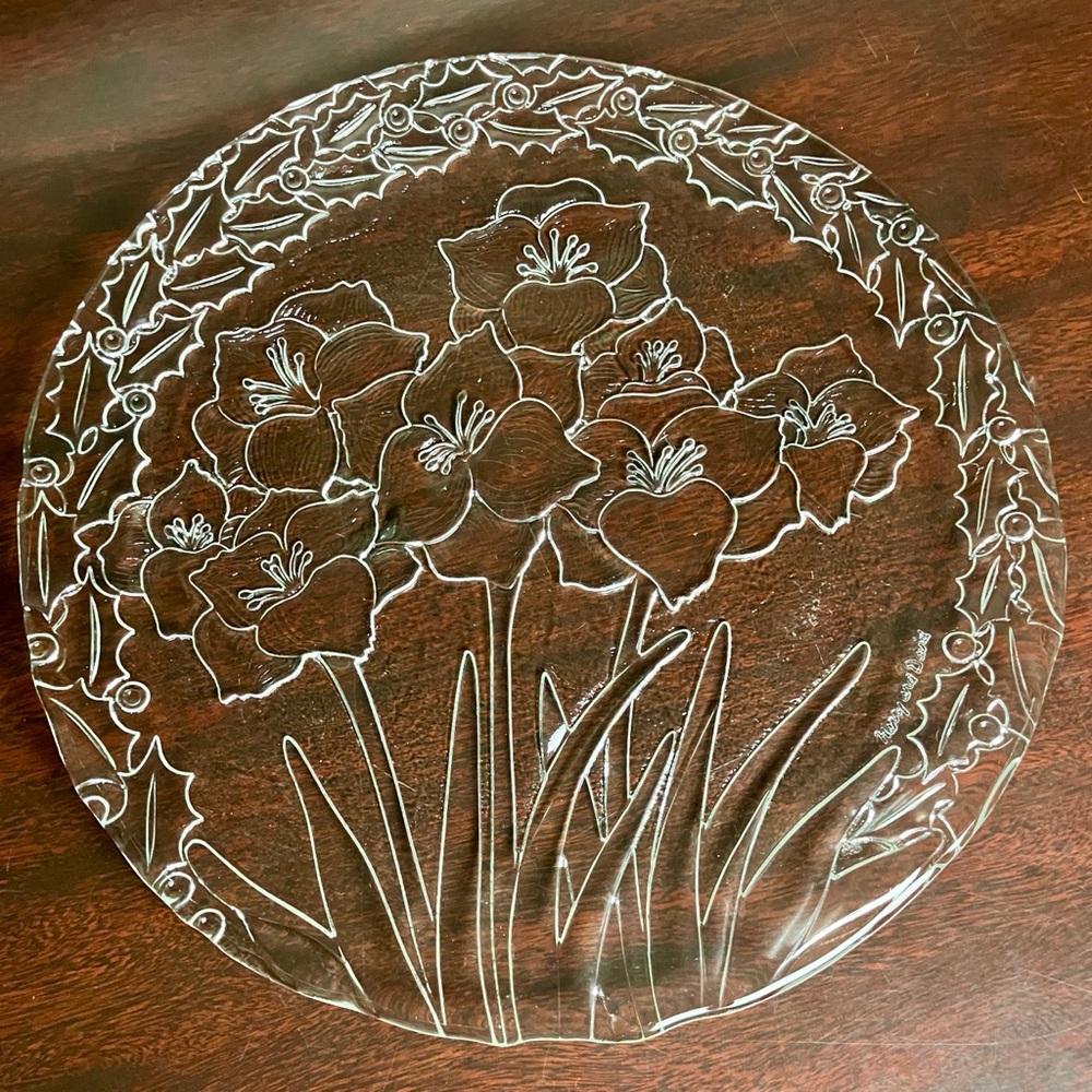 🪅 Harry and David Floral & Holy Clear Round Embossed Glass Serving Plate